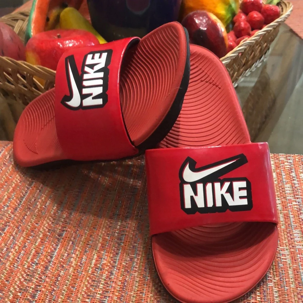 🔴Nike Kids Red Kawa Slides - Picture 3 of 6